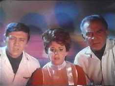 Here the actors react to the apocalypse. Suddenly, it all seems so real!